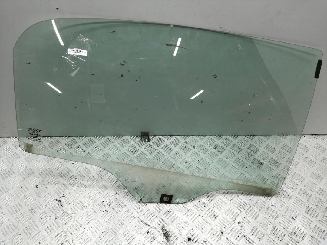стекло двери задней правой Fiat Grande Punto 2006, 1.2 л., бензин, МКПП, синий, хетчбэк 5 дв.
