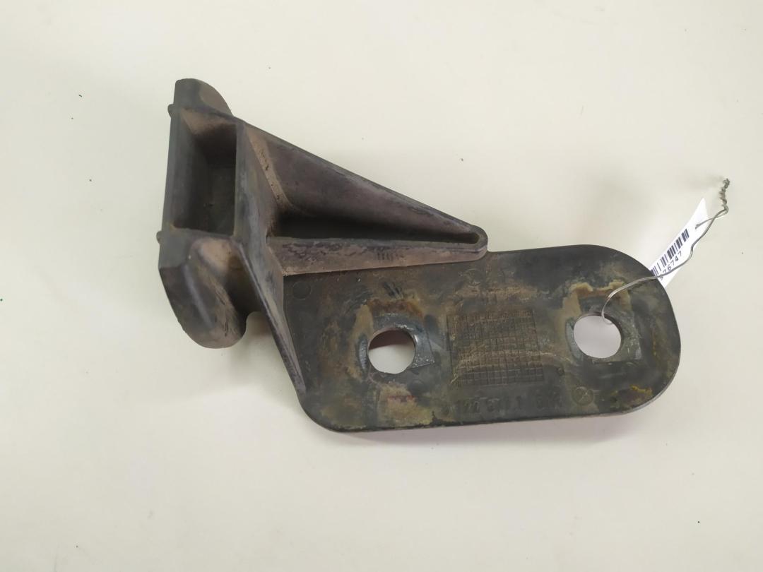 кронштейн переднего бампера BMW 3 E36 1995, 1.8 л., бензин, МКПП, красный, хетчбэк 3 дв., 8122577