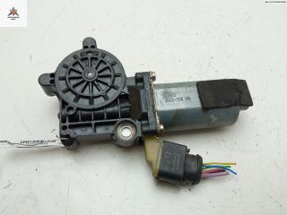 моторчик стеклоподъемника передний правый Volvo V70 2 поколение 2001, 2.4 л., бензин, МКПП, синий, универсал, 0130821761