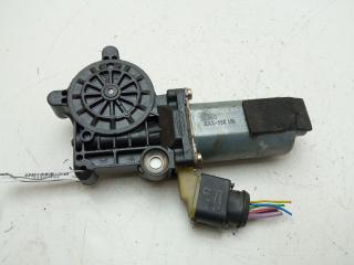 моторчик стеклоподъемника передний правый Volvo V70 2 поколение 2001, 2.4 л., бензин, МКПП, синий, универсал, 0130821761