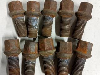 болт колесный Volkswagen Passat B5 1998, 2.3 л., бензин, МКПП, чёрный, универсал, 8D0601139D