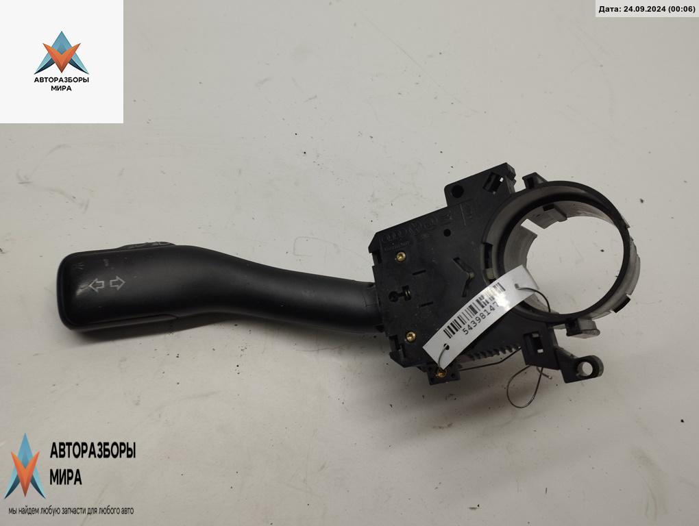переключатель поворотов Audi A6 4B/C5 1997, 2.4 л., бензин, МКПП, красный, седан, 8L0953513 - фото №1