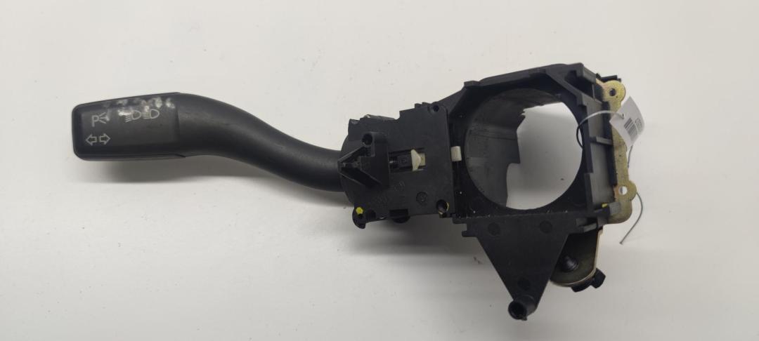 переключатель поворотов Audi A4 B6 2004, 1.9 л., дизель, МКПП, серый, универсал, 4E0953513A - фото №1