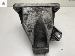 кронштейн двигателя Audi A4 B5 [рестайлинг] 2000, 2.5 л., дизель, АКПП, синий, универсал, 4B0199308