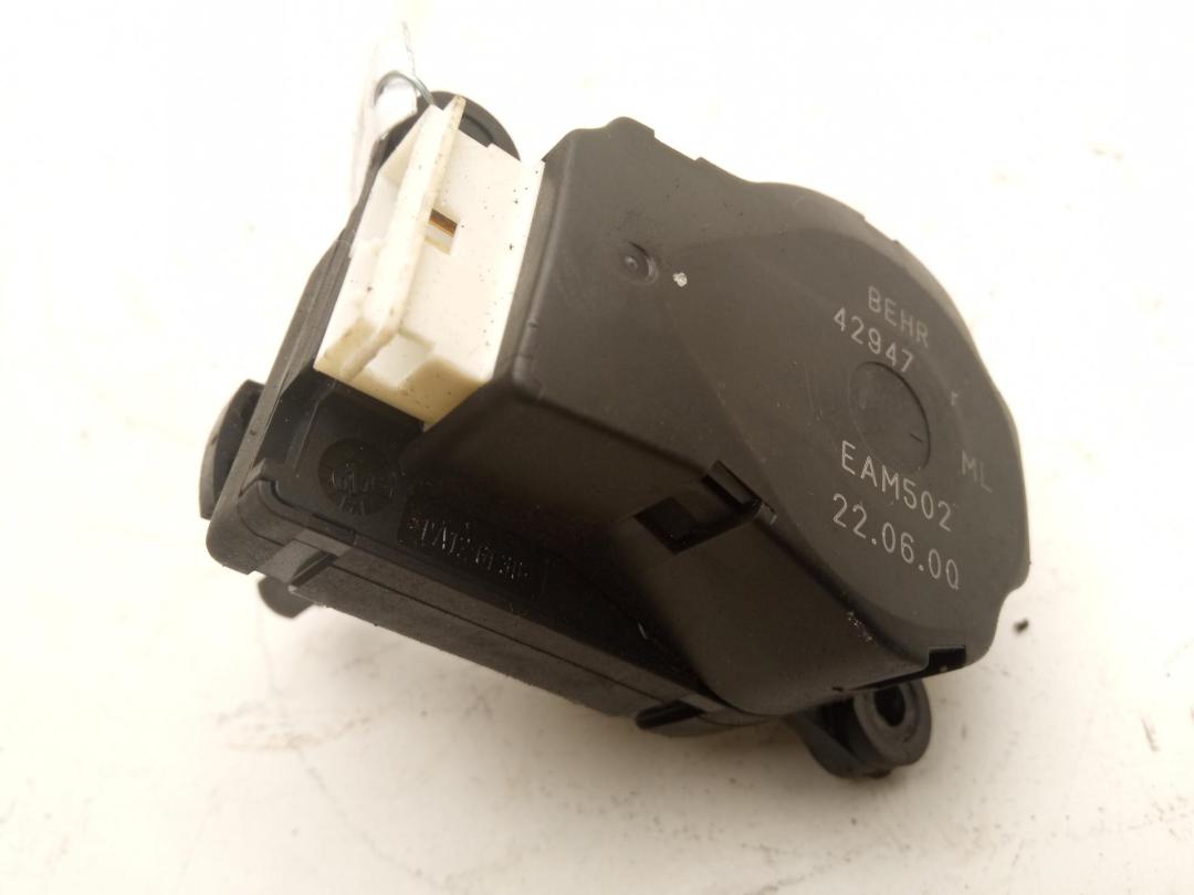 моторчик заслонки печки Volvo S80 2000, 2.9 л., бензин, АКПП, серый, седан, EAM502