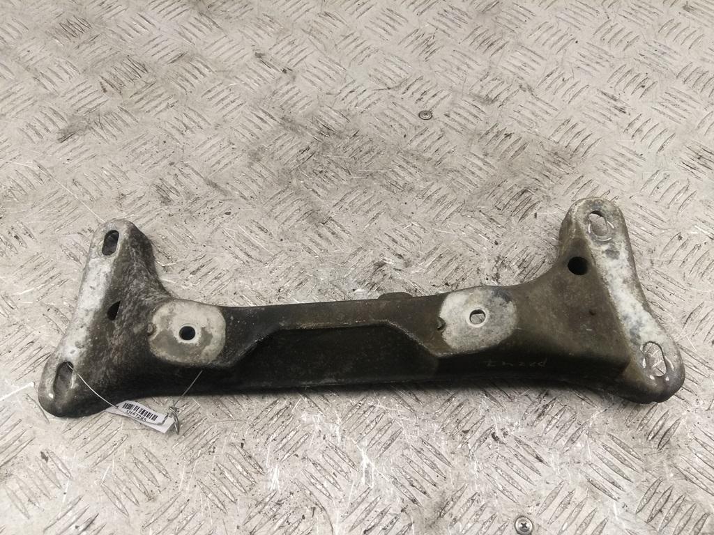 кронштейн КПП BMW 3 E46 2001, 2.0 л., дизель, МКПП, чёрный, универсал