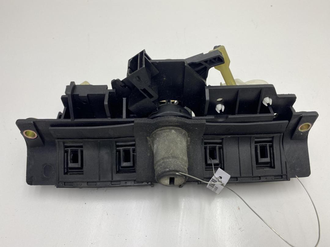 ручка крышки багажника Audi A4 B5 1996, зелёный, универсал, 8D9827565C