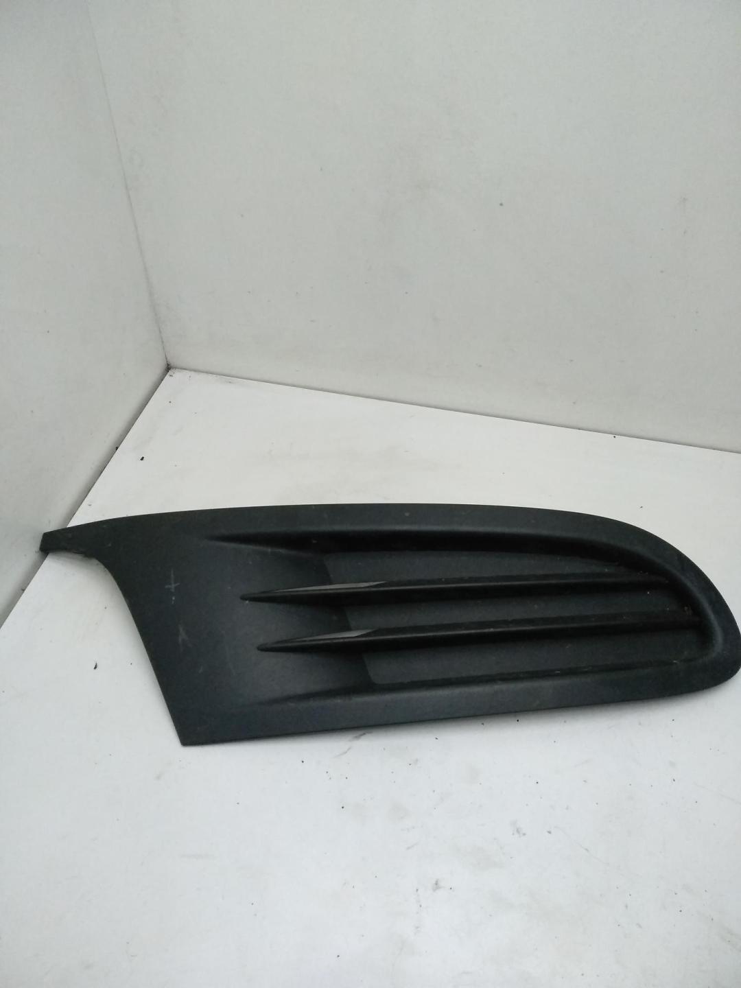 заглушка (решетка) в бампер Volkswagen Golf 6 поколение 2012, 1.6 л., дизель, МКПП, чёрный, хетчбэк 5 дв., 5K0853666A - фото №1