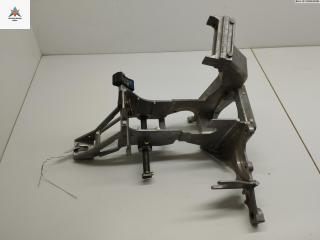 кронштейн (крепление) Audi A4 B5 1997, 1.6 л., бензин, МКПП, серый, универсал, 8D1721117D