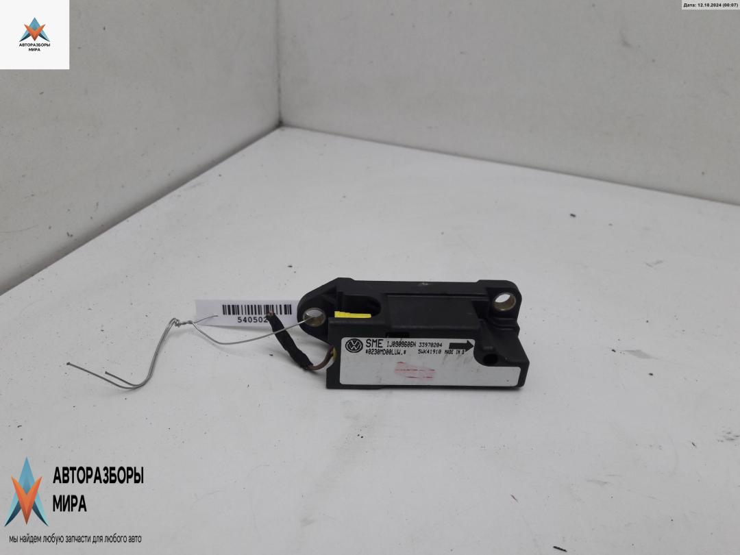 датчик AirBag Volkswagen Passat B5 1997, 1.8 л., бензин, МКПП, красный, седан, 1J0909606N - фото №1