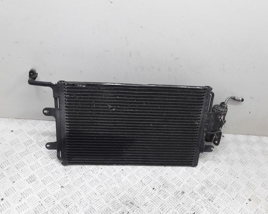 радиатор кондиционера Volkswagen Golf 4 поколение 1999, 2.0 л., бензин, МКПП, синий, универсал - фото №1