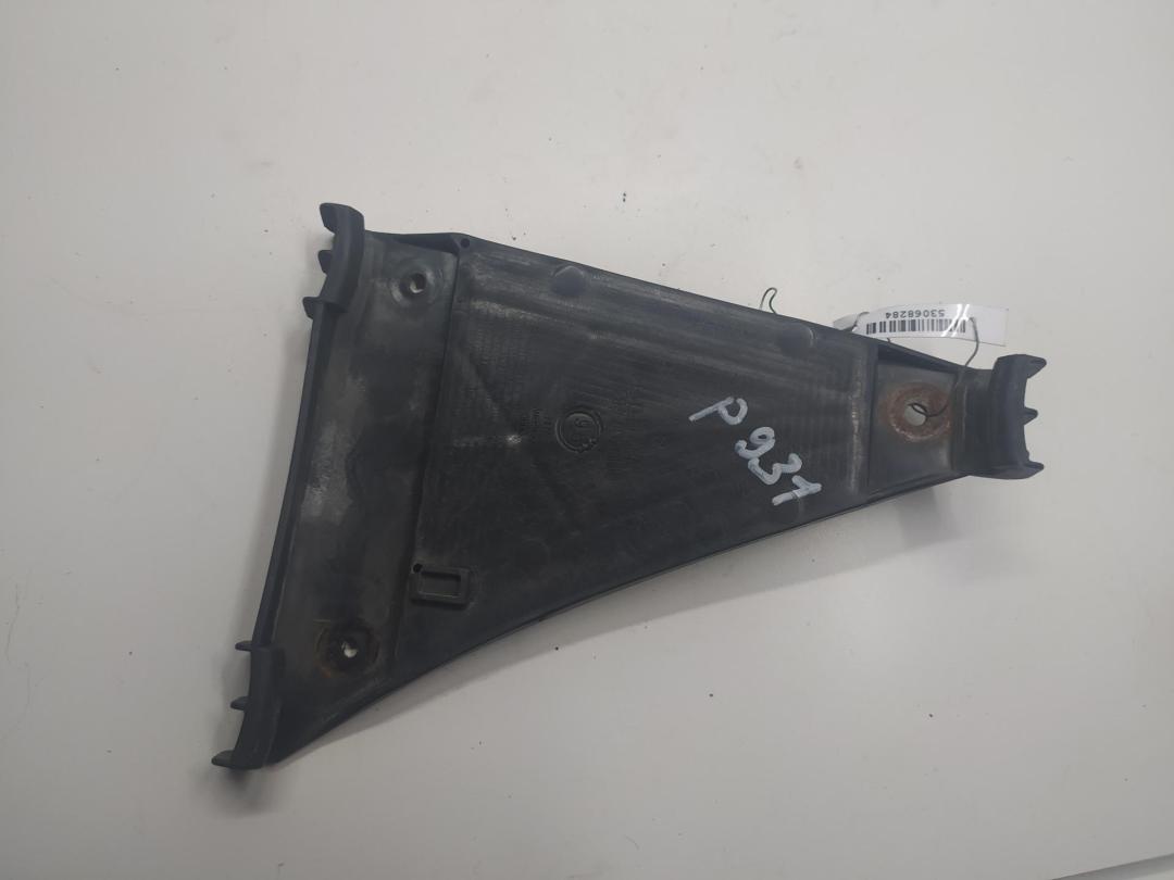 кронштейн заднего бампера Audi A4 B5 1995, 2.6 л., бензин, МКПП, чёрный, седан, 8D0807483