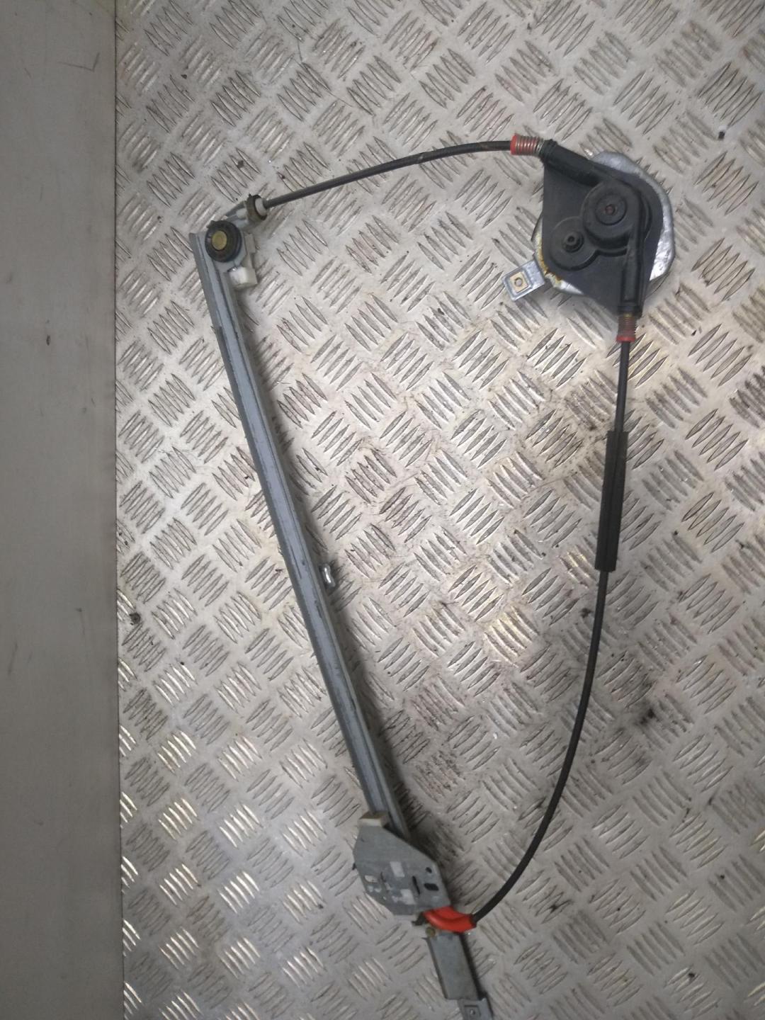 стеклоподъемник передний правый Volkswagen Transporter T4 1995, 1.9 л., дизель, МКПП, белый, микроавтобус