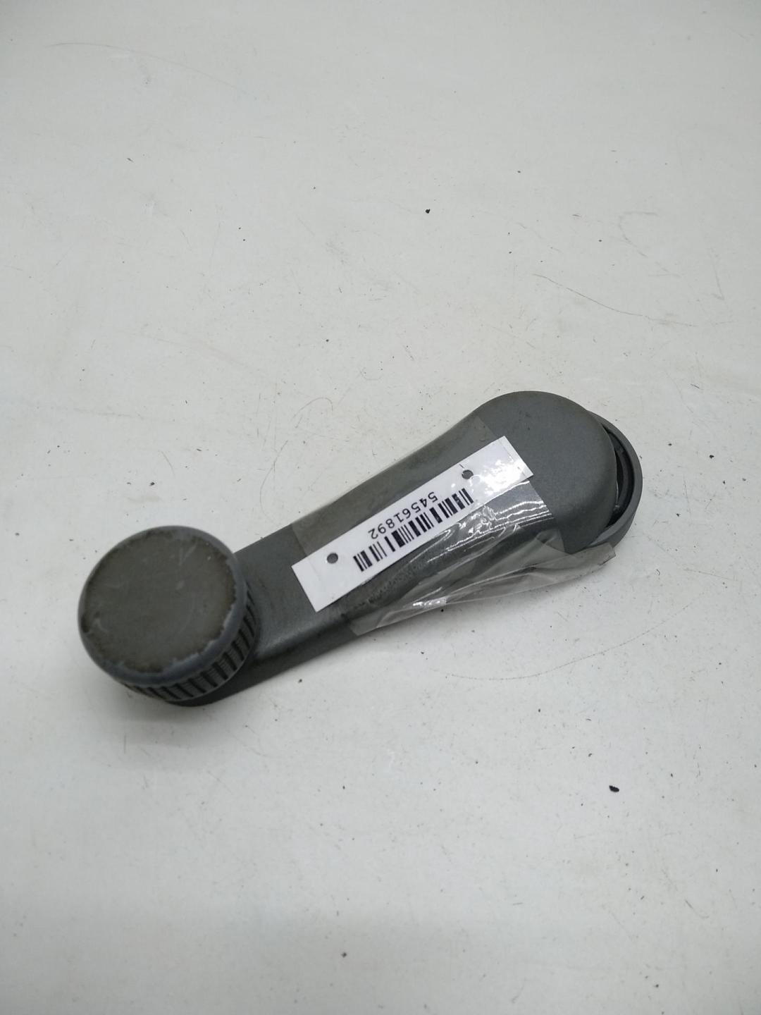 ручка стеклоподъемника Skoda Octavia mk1 (A4 1U) 2000, 1.6 л., бензин, МКПП, красный, хетчбэк 5 дв., 1H0837581D - фото №1