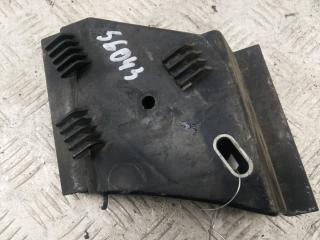 кронштейн заднего бампера Audi A8 D2/4D 1996, 2.8 л., бензин, АКПП, чёрный, седан, 4D0807571