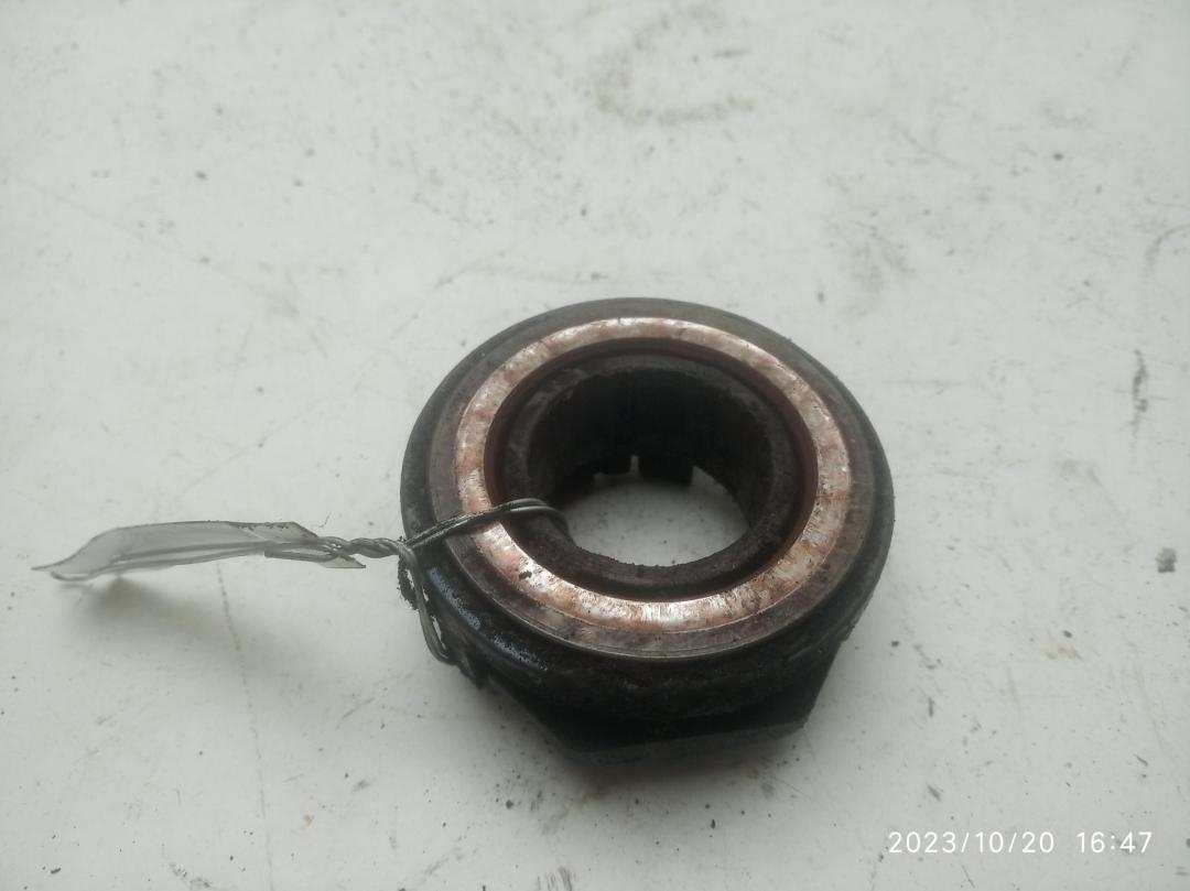 подшипник выжимной Volkswagen Transporter T4 1991, 2.5 л., бензин, МКПП, красный, микроавтобус, 021M141165A - фото №1