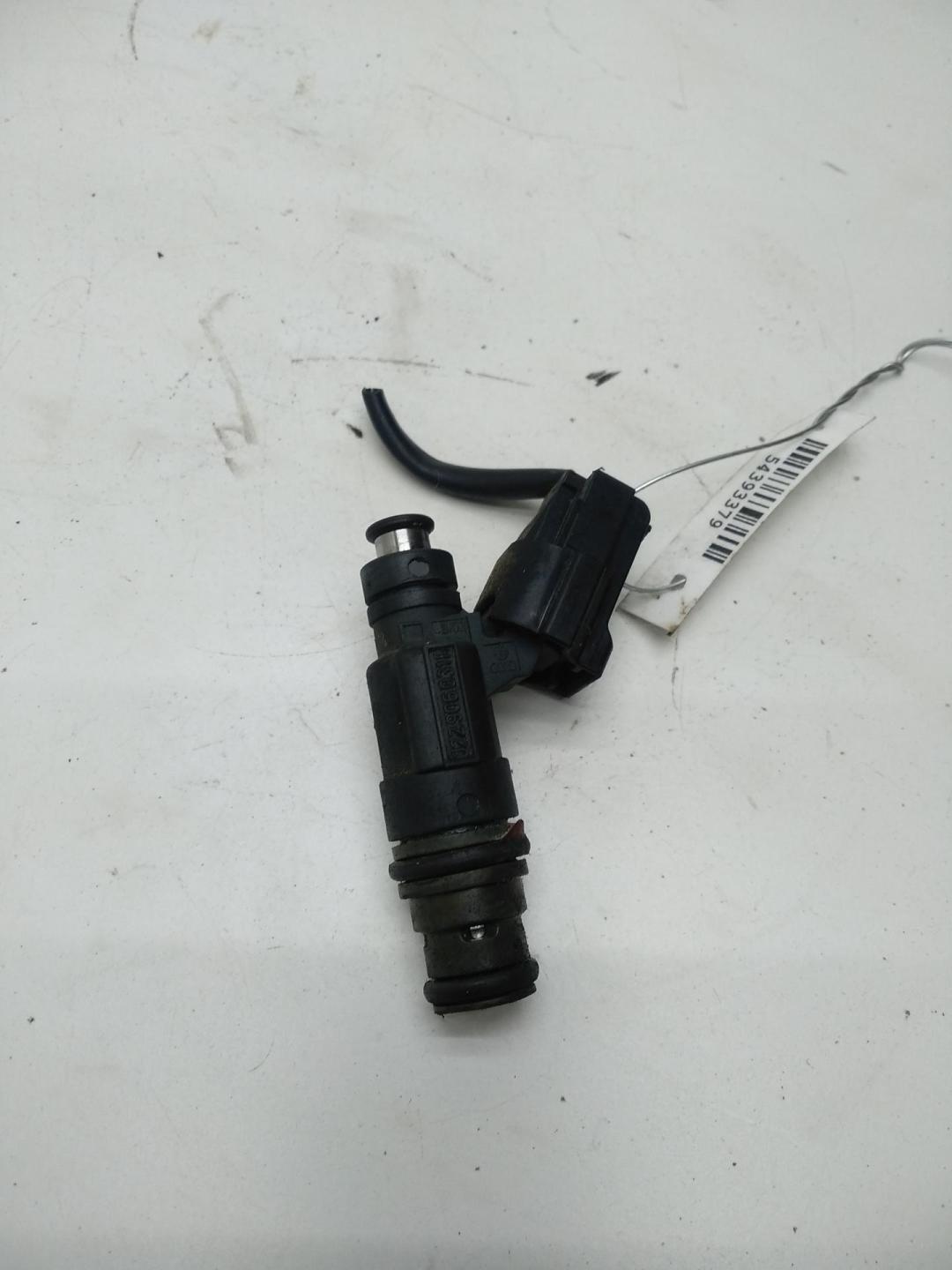форсунка Volkswagen Passat B5+ (GP) 2001, 2.3 л., бензин, МКПП, красный, универсал, 022906031F