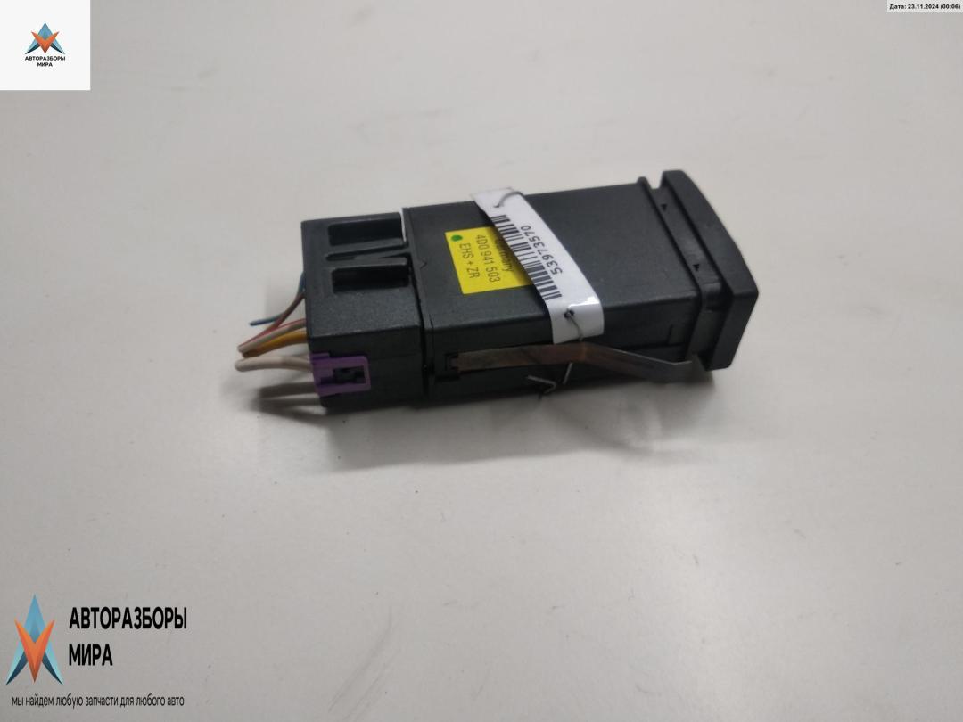 кнопка обогрева заднего стекла Audi A8 D2/4D 1996, 2.8 л., бензин, АКПП, чёрный, седан, 4D0941503 - фото №1