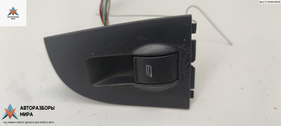 кнопка стеклоподъемника переднего правого Audi A6 4B/C5 1998, 2.4 л., бензин, МКПП, чёрный, универсал, 4B0959855 - фото №1