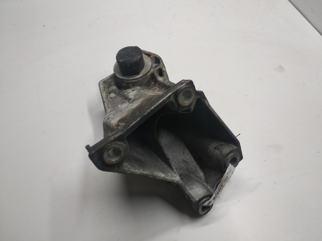 кронштейн двигателя Audi 80 B4 1994, 2.0 л., бензин, МКПП, белый, седан, 8A0193307C