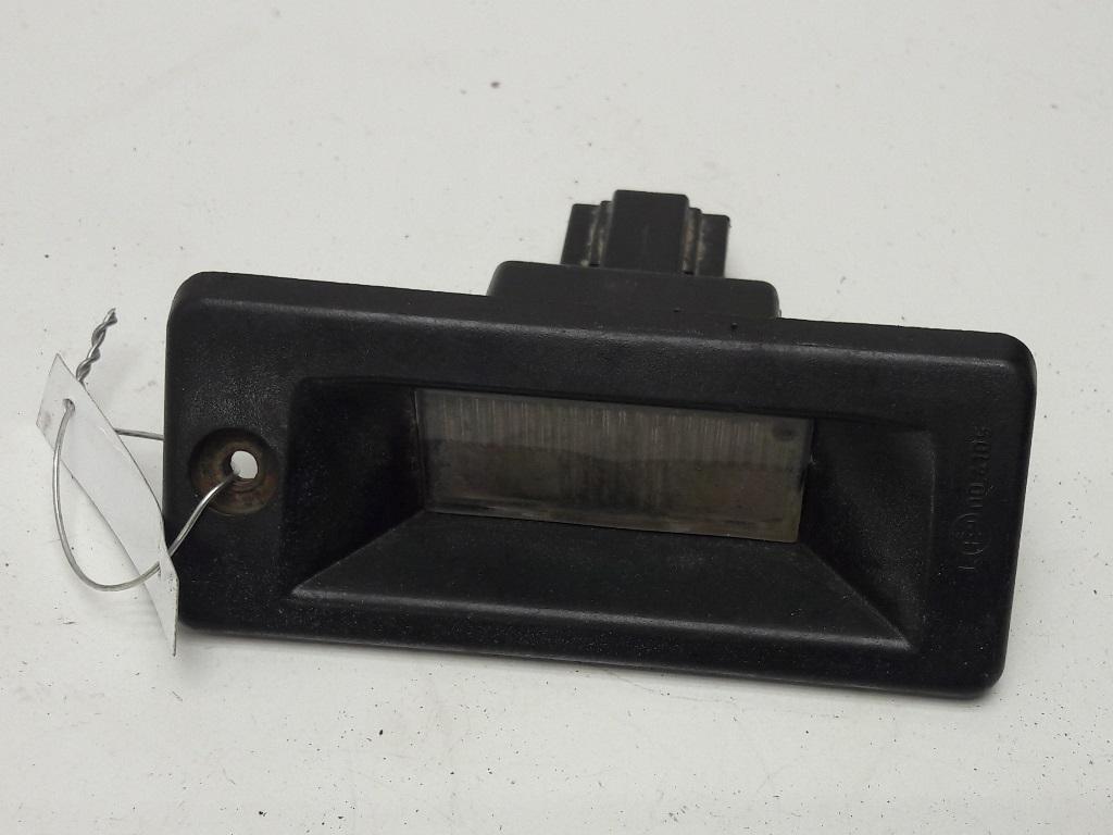подсветка номера Volkswagen Caddy 2 поколение 2001, 1.9 л., дизель, МКПП, белый, фургон - фото №1
