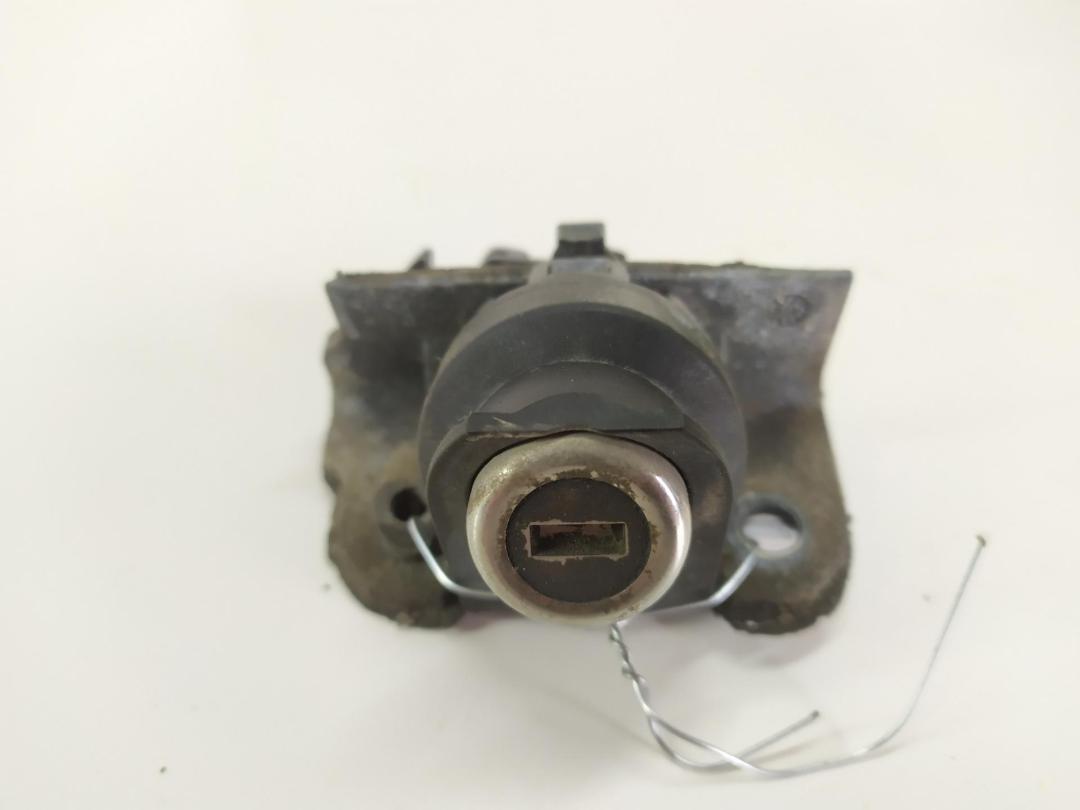 Личинка замка багажника BMW 7 E65/E66 2002, 4.4 л., бензин, АКПП, чёрный, седан