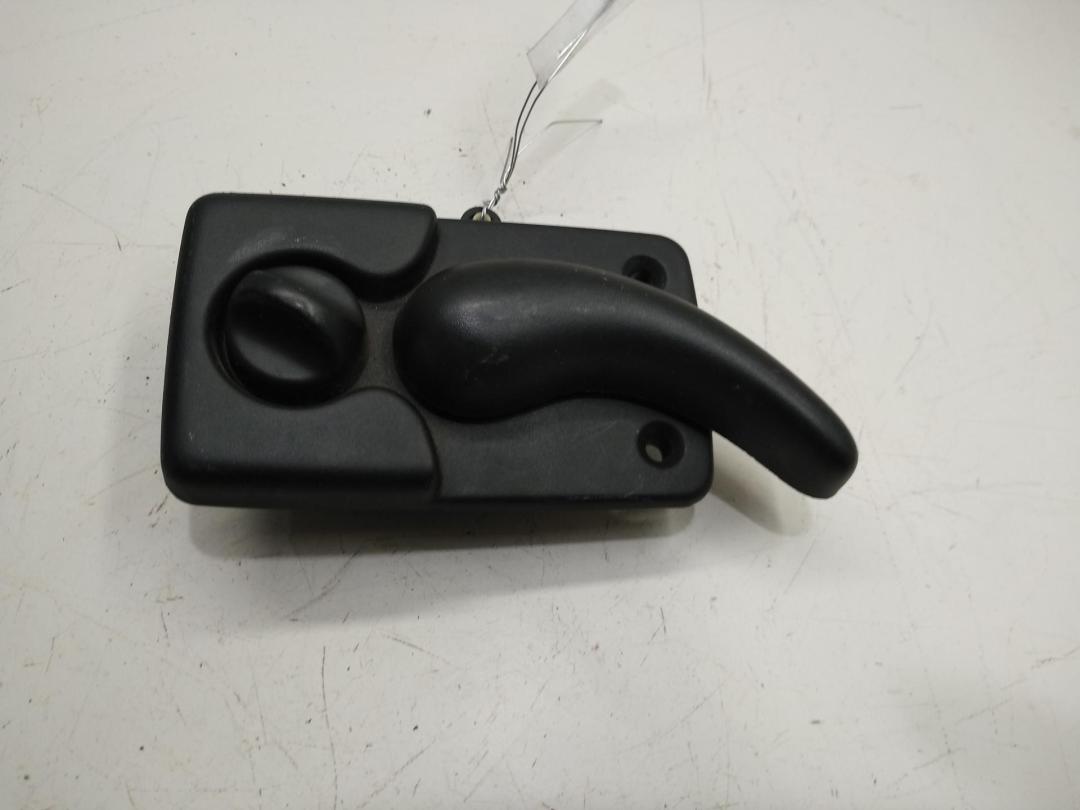 ручка внутренняя задняя правая Renault Master 2 поколение 1998, 2.5 л., дизель, МКПП, белый, микроавтобус - фото №1