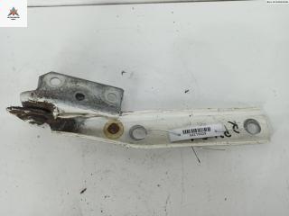 петля капота правая Audi A6 4A/C4 1994, белый, седан, 4A0823302F