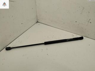 амортизатор крышки багажника (3-5 двери) Volkswagen Golf 3 поколение 1996, 1.6 л., бензин, МКПП, белый, хетчбэк 5 дв., 1H6827550A