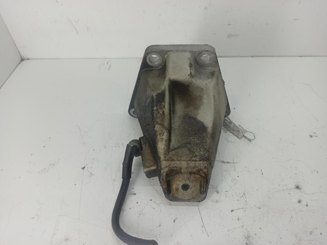 кронштейн двигателя Audi A6 4B/C5 1999, 2.7 л., бензин, АКПП, чёрный, универсал, 8D0199308P - фото №1