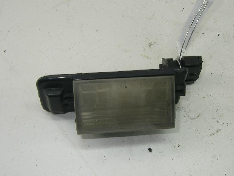подсветка номера BMW 3 E36 1997, 2.0 л., бензин, МКПП, красный, седан, 1378149
