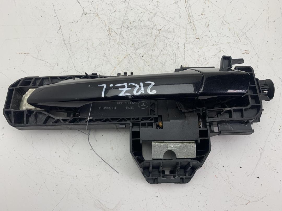 ручка наружная задняя левая Mercedes-Benz E-Класс W212/S212/C207/A207 2011, 2.2 л., дизель, МКПП, чёрный, седан, A2047600170, 2047602134 - фото №1