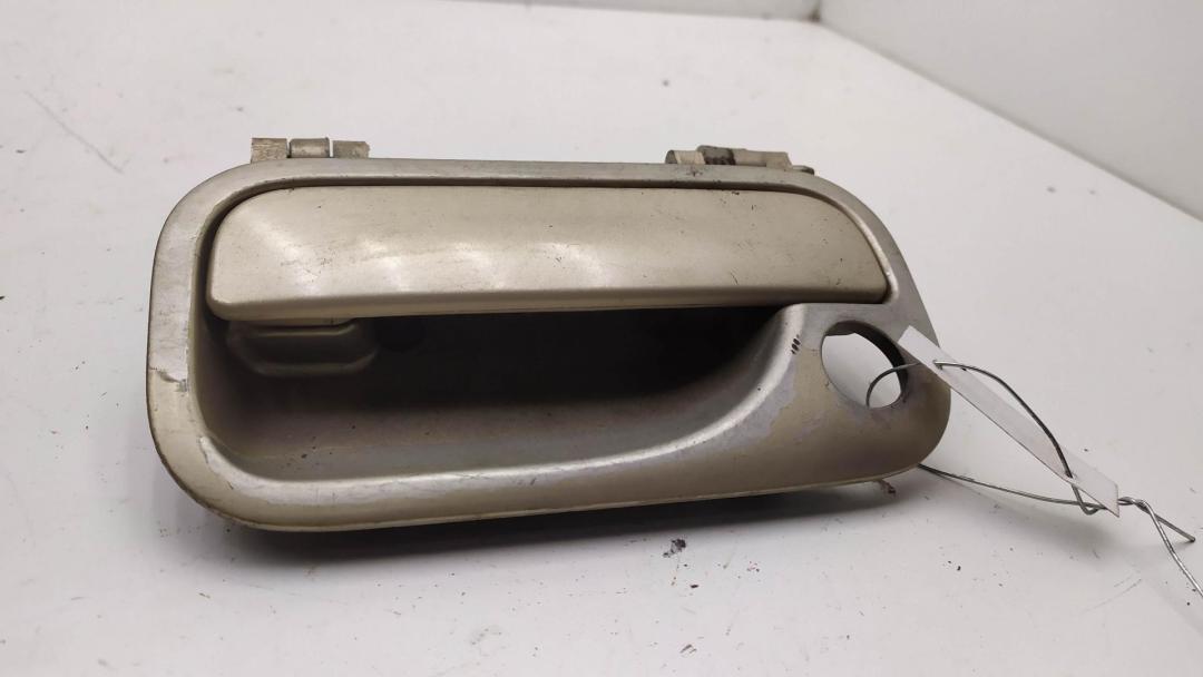 ручка наружная передняя левая Opel Vectra B 1997, 1.6 л., бензин, МКПП, серый, универсал, 90506712