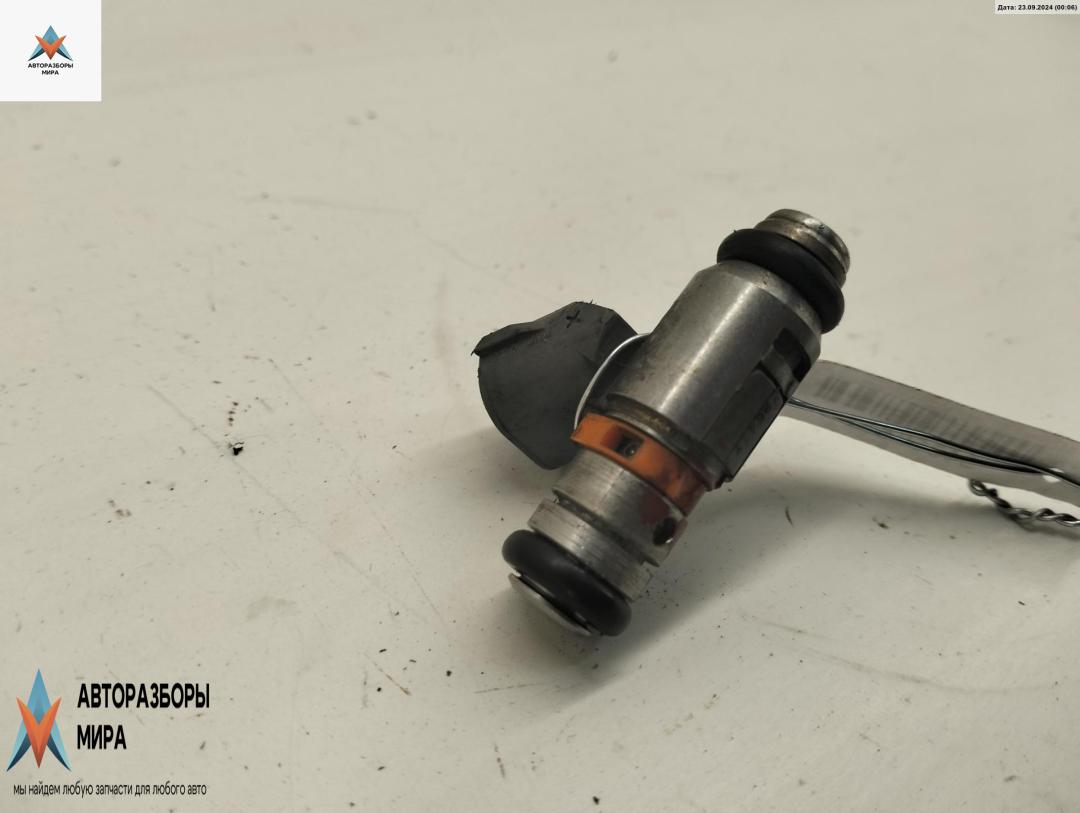 форсунка Volkswagen Golf 4 поколение 2001, 1.4 л., бензин, МКПП, серый, хетчбэк 5 дв., 036031C - фото №1