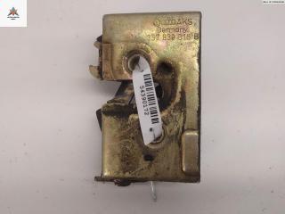 замок двери задней правой Volkswagen Passat B3 1990, 1.8 л., бензин, МКПП, красный, универсал, 357839016B