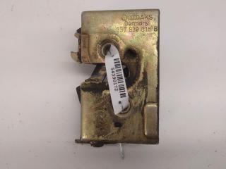 замок двери задней правой Volkswagen Passat B3 1990, 1.8 л., бензин, МКПП, красный, универсал, 357839016B
