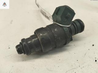 форсунка Volkswagen Golf 4 поколение 1998, 1.6 л., бензин, МКПП, зелёный, хетчбэк 5 дв., 037906031AA