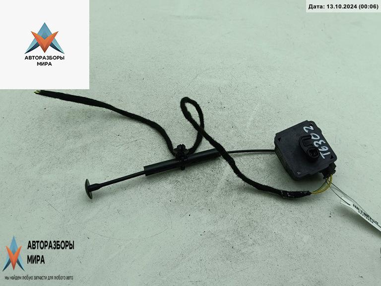 замок лючка топливного бака Mercedes-Benz C-Класс W204/S204 2007, 2.2 л., дизель, АКПП, чёрный, универсал, 2048990050 - фото №1