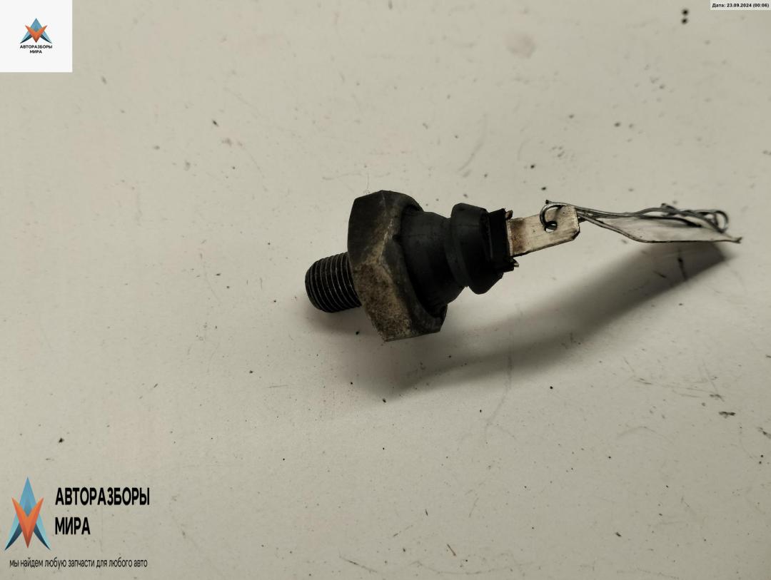 датчик давления масла Volkswagen Golf 4 поколение 1998, 1.4 л., бензин, МКПП, красный, хетчбэк 5 дв., 030919081B - фото №1