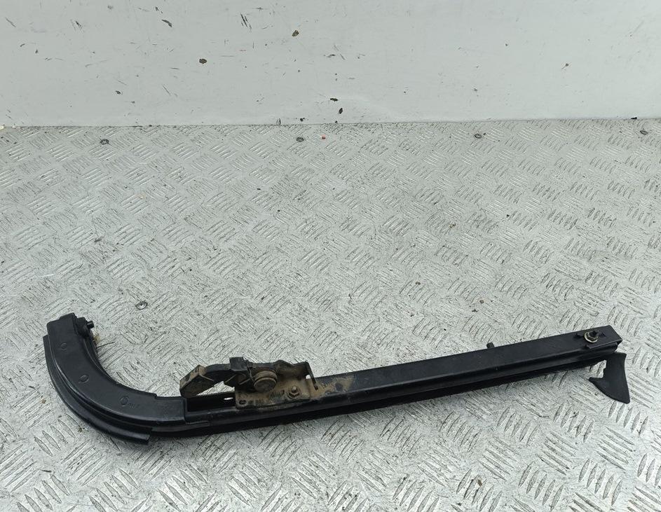 Направляющая сдвижной двери (салазка) правая Ford B-max 2014, 1.6 л., дизель, МКПП, синий, минивэн