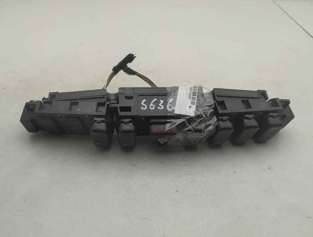 кнопка аварийной сигнализации Mercedes-Benz S-Class W220 2000, 4.0 л., дизель, АКПП, чёрный, седан, 2208206810