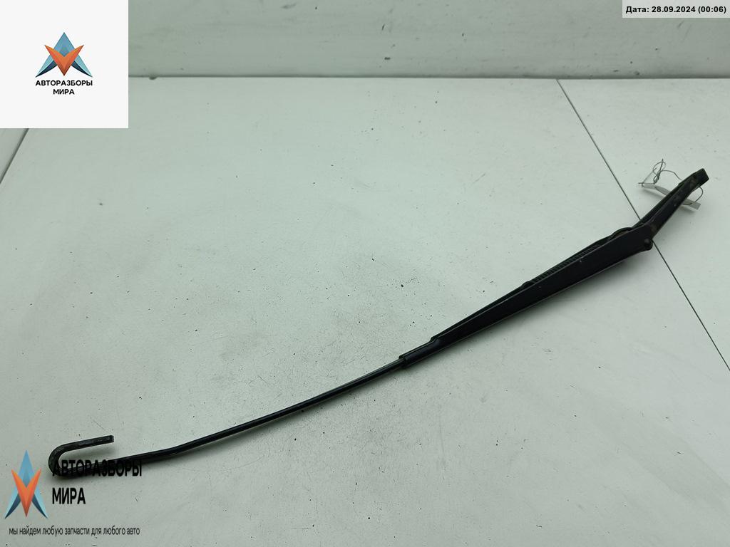 Щеткодержатель (поводок стеклоочистителя) передний Opel Zafira 1 поколение (A) 2001, 1.8 л., бензин, МКПП, серый, минивэн, 90582557 - фото №1