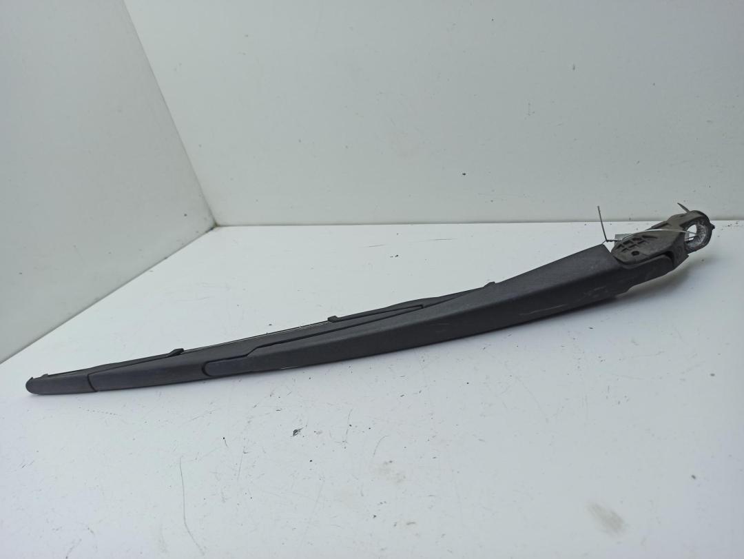 Щеткодержатель (поводок стеклоочистителя) задний Opel Zafira B 2005, 1.6 л., бензин, МКПП, серый, минивэн, 13145552