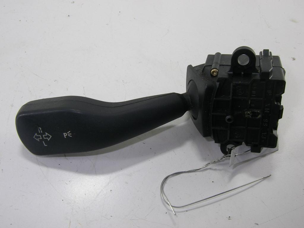 переключатель поворотов BMW 3 E46 2001, 2.0 л., дизель, МКПП, чёрный, универсал, 8363662