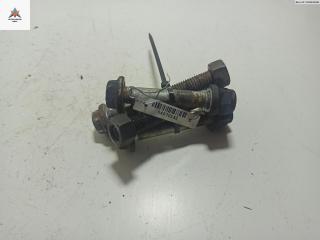 Болт крепления Dacia (Renault) Sandero I 2009, 1.5 л., дизель, МКПП, красный, хетчбэк 5 дв.