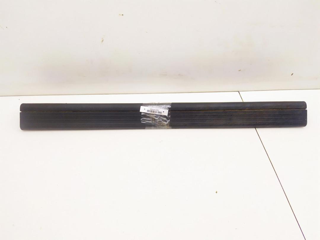 Накладка на порог внутренняя (салона) Mercedes-Benz C-Класс W204/S204 2010, 2.2 л., дизель, АКПП, чёрный, седан, 2046860036 - фото №1
