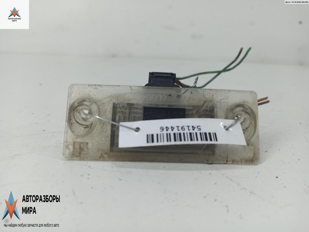 подсветка номера Audi A4 B5 1996, 2.8 л., бензин, АКПП, синий, универсал, 8D9943021 - фото №1
