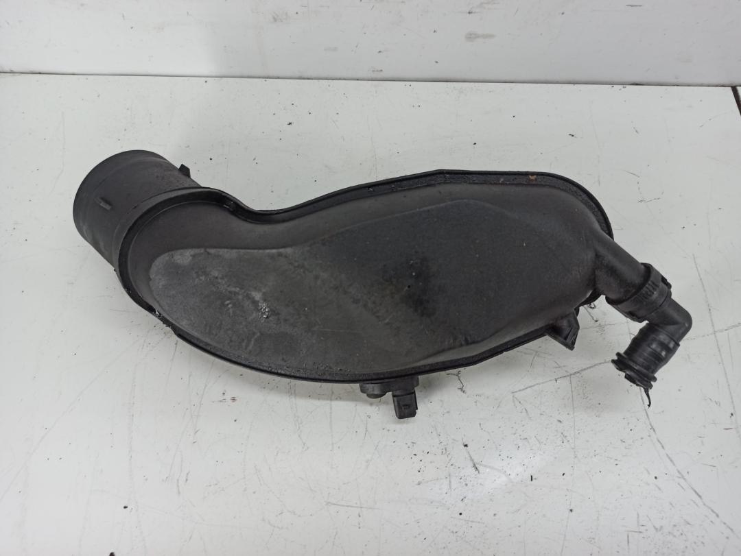 воздуховод Audi A6 4B/C5 1997, 2.4 л., бензин, МКПП, зелёный, седан, 078133356F - фото №1