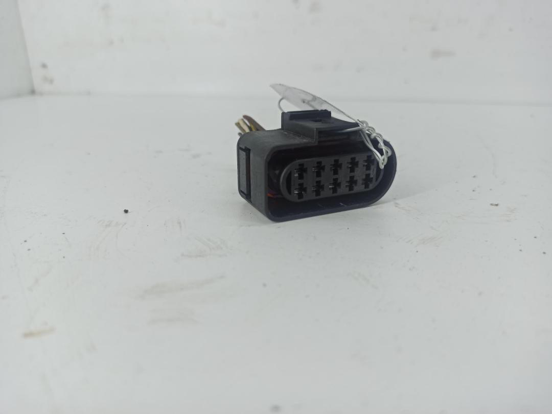 разъем (фишка) проводки Audi A6 C5 2004, 3.0 л., бензин, МКПП, чёрный, седан, 1J0973735