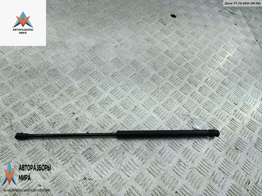 амортизатор капота Volkswagen Golf 4 поколение 2000, универсал, 1J0823359 - фото №1